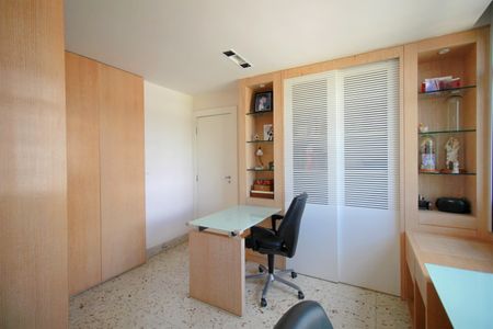 Apartamento à venda com 220m², 4 quartos e 4 vagasEscritório da Suite