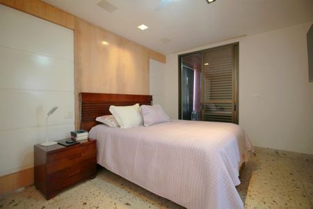 Apartamento à venda com 220m², 4 quartos e 4 vagasSuite