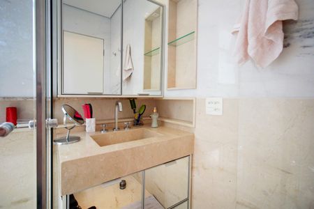 Apartamento à venda com 220m², 4 quartos e 4 vagasBanheiro