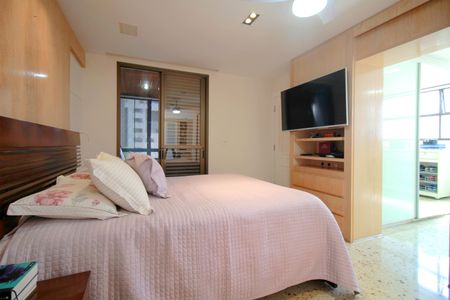 Apartamento à venda com 220m², 4 quartos e 4 vagasSuite