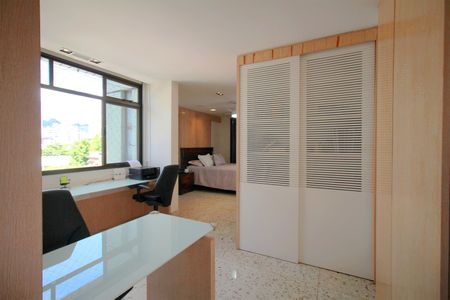 Apartamento à venda com 220m², 4 quartos e 4 vagasEscritório da Suite
