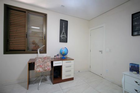 Apartamento à venda com 220m², 4 quartos e 4 vagasQuarto 2