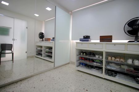 Apartamento à venda com 220m², 4 quartos e 4 vagasCloset da Suite