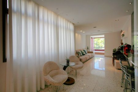 Apartamento à venda com 220m², 4 quartos e 4 vagasSala