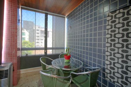 Apartamento à venda com 220m², 4 quartos e 4 vagasVaranda da Suite