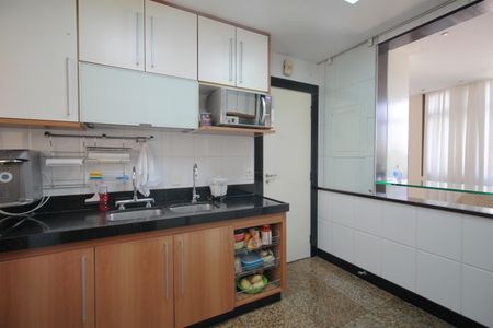 Apartamento à venda com 220m², 4 quartos e 4 vagasCozinha