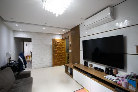 Casa à venda com 140m², 3 quartos e 2 vagas Casa à venda com 140m², 3 quartos e 2 vagasSala