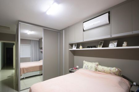 Casa à venda com 140m², 3 quartos e 2 vagas Casa à venda com 140m², 3 quartos e 2 vagasSuite