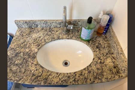 Apartamento à venda com 68m², 2 quartos e 1 vagaSuíte - Banheiro