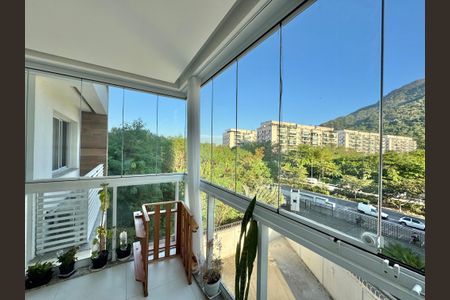 Apartamento à venda com 68m², 2 quartos e 1 vagaVaranda