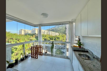 Apartamento à venda com 68m², 2 quartos e 1 vagaVaranda