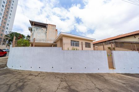 Casa à venda com 150m², 2 quartos e 1 vaga Casa à venda com 150m², 2 quartos e 1 vagaFachada