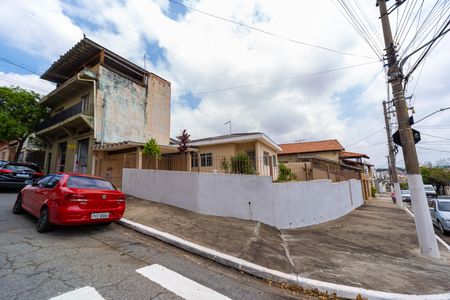Casa à venda com 150m², 2 quartos e 1 vaga Casa à venda com 150m², 2 quartos e 1 vagaFachada
