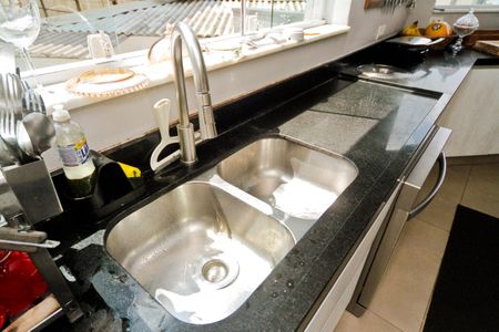 Casa de condomínio à venda com 450m², 5 quartos e 6 vagas Casa de condomínio à venda com 450m², 5 quartos e 6 vagasCozinha