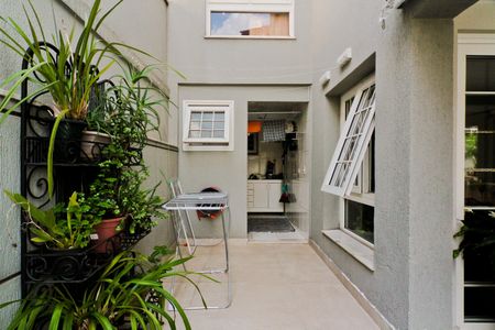 Casa de condomínio à venda com 450m², 5 quartos e 6 vagas Casa de condomínio à venda com 450m², 5 quartos e 6 vagasÁrea de Serviço