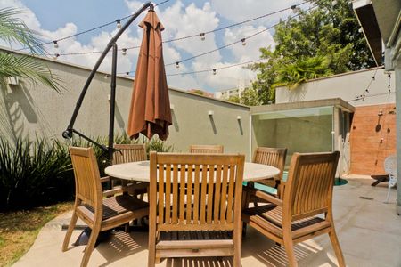 Casa de condomínio à venda com 450m², 5 quartos e 6 vagas Casa de condomínio à venda com 450m², 5 quartos e 6 vagasÁrea externa