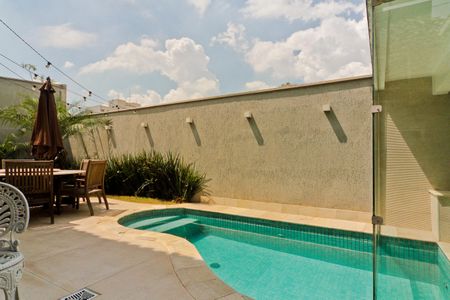 Casa de condomínio à venda com 450m², 5 quartos e 6 vagas Casa de condomínio à venda com 450m², 5 quartos e 6 vagasÁrea externa