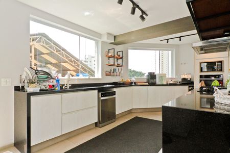 Casa de condomínio à venda com 450m², 5 quartos e 6 vagas Casa de condomínio à venda com 450m², 5 quartos e 6 vagasCozinha