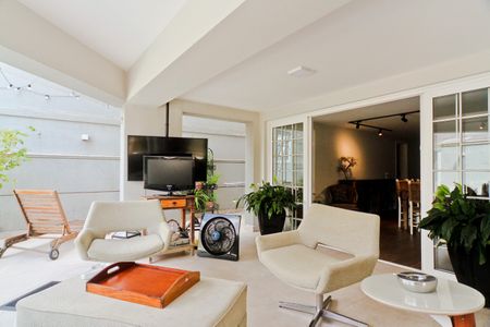 Casa de condomínio à venda com 450m², 5 quartos e 6 vagas Casa de condomínio à venda com 450m², 5 quartos e 6 vagasEspaço de lazer