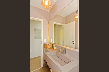 Casa de condomínio à venda com 450m², 5 quartos e 6 vagas Casa de condomínio à venda com 450m², 5 quartos e 6 vagasLavabo