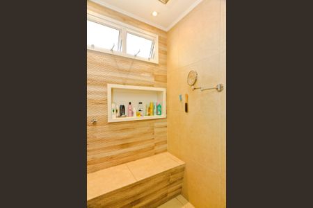 Casa de condomínio à venda com 450m², 5 quartos e 6 vagas Casa de condomínio à venda com 450m², 5 quartos e 6 vagasBanheiro da Suíte 1