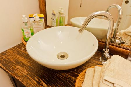 Casa de condomínio à venda com 450m², 5 quartos e 6 vagas Casa de condomínio à venda com 450m², 5 quartos e 6 vagasEspaço de lazer - lavabo