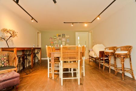 Casa de condomínio à venda com 450m², 5 quartos e 6 vagas Casa de condomínio à venda com 450m², 5 quartos e 6 vagasEspaço de lazer