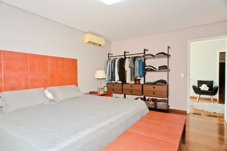 Casa de condomínio à venda com 450m², 5 quartos e 6 vagas Casa de condomínio à venda com 450m², 5 quartos e 6 vagasSuíte 1