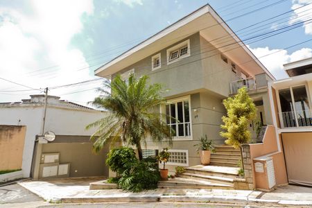 Casa de condomínio à venda com 450m², 5 quartos e 6 vagas Casa de condomínio à venda com 450m², 5 quartos e 6 vagasFachada