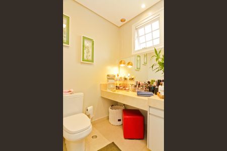 Casa de condomínio à venda com 450m², 5 quartos e 6 vagas Casa de condomínio à venda com 450m², 5 quartos e 6 vagasBanheiro da Suíte 1