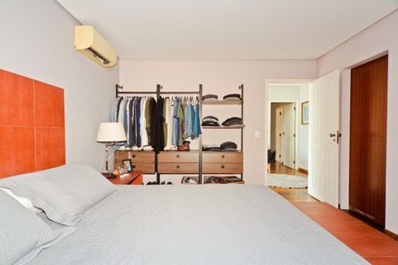 Casa de condomínio à venda com 450m², 5 quartos e 6 vagas Casa de condomínio à venda com 450m², 5 quartos e 6 vagasSuíte 1