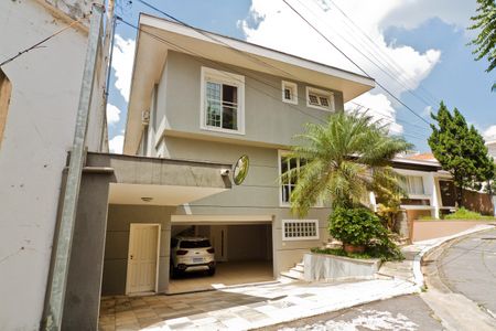 Casa de condomínio à venda com 450m², 5 quartos e 6 vagas Casa de condomínio à venda com 450m², 5 quartos e 6 vagasFachada