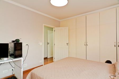 Casa de condomínio à venda com 450m², 5 quartos e 6 vagas Casa de condomínio à venda com 450m², 5 quartos e 6 vagasQuarto 2