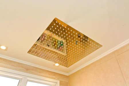 Casa de condomínio à venda com 450m², 5 quartos e 6 vagas Casa de condomínio à venda com 450m², 5 quartos e 6 vagasBanheiro da Suíte 1