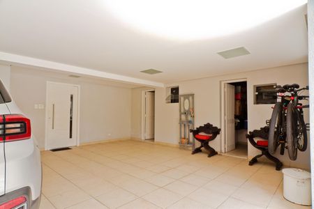 Casa de condomínio à venda com 450m², 5 quartos e 6 vagas Casa de condomínio à venda com 450m², 5 quartos e 6 vagasGaragem