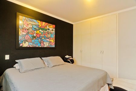 Casa de condomínio à venda com 450m², 5 quartos e 6 vagas Casa de condomínio à venda com 450m², 5 quartos e 6 vagasSuíte 2