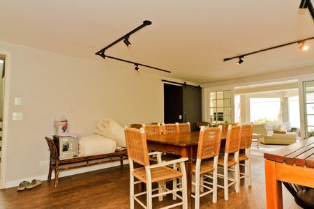 Casa de condomínio à venda com 450m², 5 quartos e 6 vagas Casa de condomínio à venda com 450m², 5 quartos e 6 vagasEspaço de lazer