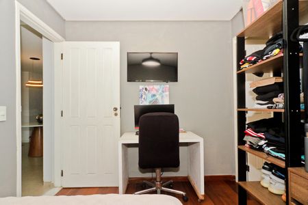 Casa de condomínio à venda com 450m², 5 quartos e 6 vagas Casa de condomínio à venda com 450m², 5 quartos e 6 vagasSuíte 3