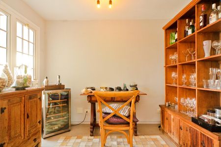 Casa de condomínio à venda com 450m², 5 quartos e 6 vagas Casa de condomínio à venda com 450m², 5 quartos e 6 vagasSala