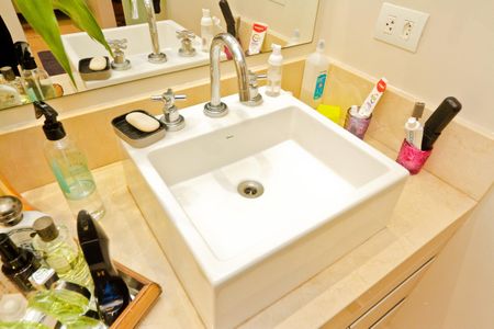 Casa de condomínio à venda com 450m², 5 quartos e 6 vagas Casa de condomínio à venda com 450m², 5 quartos e 6 vagasBanheiro da Suíte 1