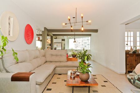 Casa de condomínio à venda com 450m², 5 quartos e 6 vagas Casa de condomínio à venda com 450m², 5 quartos e 6 vagasSala