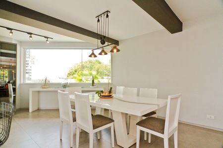 Casa de condomínio à venda com 450m², 5 quartos e 6 vagas Casa de condomínio à venda com 450m², 5 quartos e 6 vagasSala