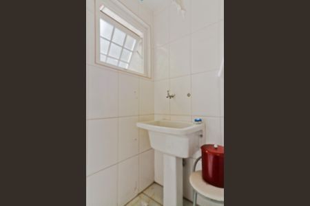 Casa de condomínio à venda com 450m², 5 quartos e 6 vagas Casa de condomínio à venda com 450m², 5 quartos e 6 vagasÁrea de Serviço