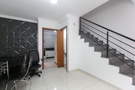 Casa de condomínio para alugar com 70m², 2 quartos e 1 vaga Casa de condomínio para alugar com 70m², 2 quartos e 1 vagaSala