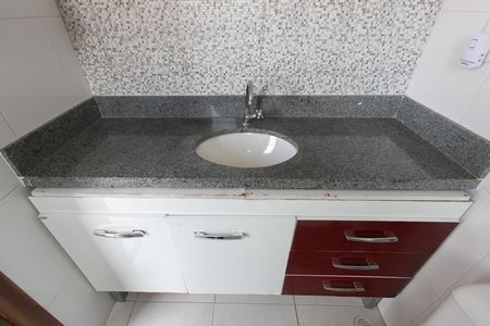 Casa de condomínio para alugar com 70m², 2 quartos e 1 vaga Casa de condomínio para alugar com 70m², 2 quartos e 1 vagaBanheiro da Suíte 2