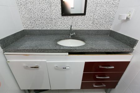 Casa de condomínio para alugar com 70m², 2 quartos e 1 vaga Casa de condomínio para alugar com 70m², 2 quartos e 1 vagaBanheiro da Suíte 1