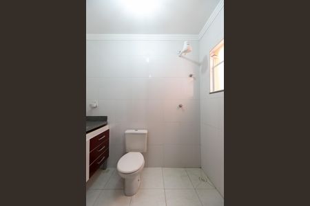 Casa de condomínio para alugar com 70m², 2 quartos e 1 vaga Casa de condomínio para alugar com 70m², 2 quartos e 1 vagaBanheiro da Suíte 1