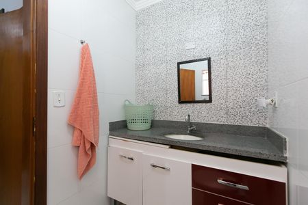 Casa de condomínio para alugar com 70m², 2 quartos e 1 vaga Casa de condomínio para alugar com 70m², 2 quartos e 1 vagaBanheiro da Suíte 1