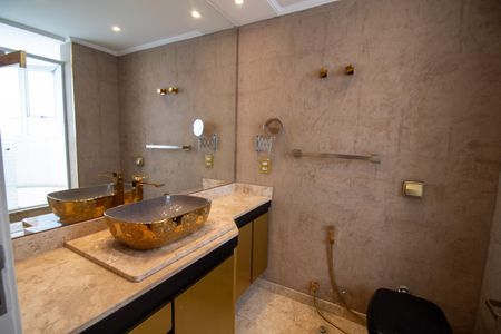 Apartamento para alugar com 190m², 4 quartos e 3 vagasBanheiro da Suíte 2