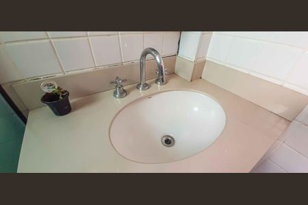 Casa à venda com 154m², 3 quartos e 2 vagasCasa 1 - Banheiro